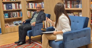 Poeti Sali Bashota takime letrare në Ulqin, dhuron disa nga librat e tij: Këtu ndihem si në shtëpi