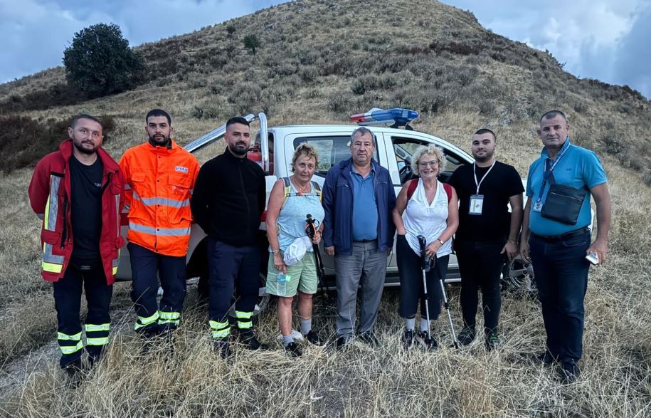 Humbën kontaktet që prej orëve të para të mëngjesit, gjendet dy turistët anglezë