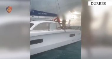 Mjeti lundrues pësoi defekt, shpëtohen 4 turistët e huaj në Gjirin e Durrësit