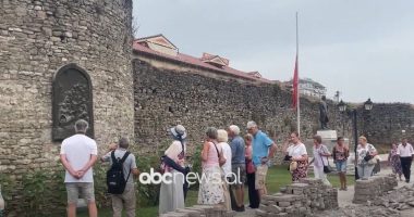 Turistë edhe në vjeshtë/ Elbasan, të huajt shfaqin interes për objektet e kultit