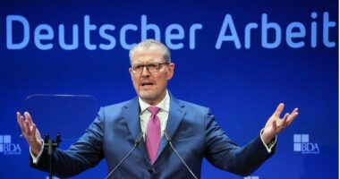 Zgjedhjet në Gjermaninë Lindore, shqetësime në ekonominë e vendit