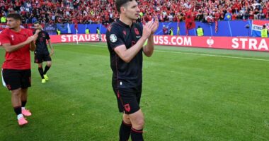 Gjimshiti, historia e një kampioni/ Kapiteni kuqezi drejt rekordeve në Itali, nderohet nga klubi