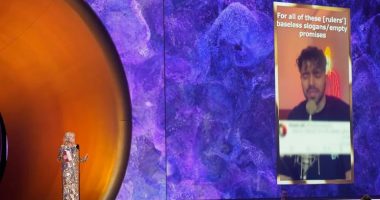  U burgos pasi kënga e tij u bë himn i protestave të 2022, Irani fal fituesin e çmimit Grammy