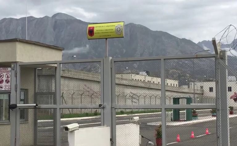 Dron inside Peqin prison, were found two phones and drugs