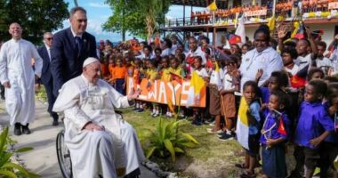 Papa Françesku përfundon turin 12-ditor në Azi dhe Oqeani, udhëtimi më i gjatë i tij