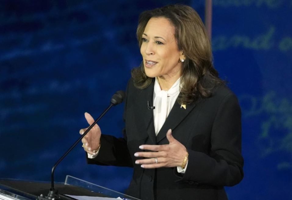 Pse Kamala Harris zgjodhi të vishte të zeza në debatin me Donald Trump, mesazhi që “fshihet” pas kostumit