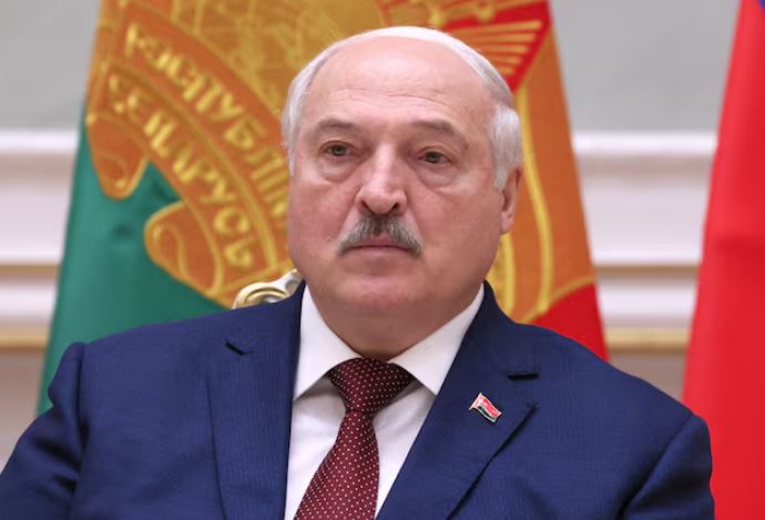 Bjellorusi/ Lukashenko fal 37 persona të burgosur për ekstremizëm