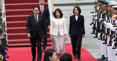 Kryeministri japonez vizitë dyditore në Korenë e Jugut