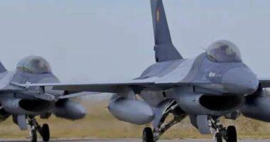 Ushtria ukrainase trajnohet në Rumani për të pilotuar F-16