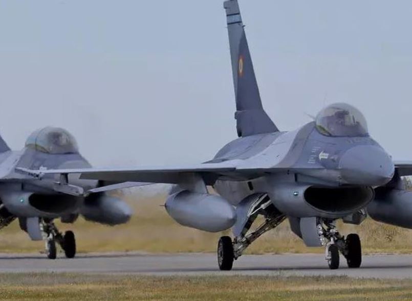 Ushtria ukrainase trajnohet në Rumani për të pilotuar F-16