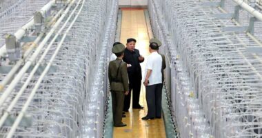 Koreja e Veriut zbulon për herë të parë objektin sekret të pasurimit të uraniumit