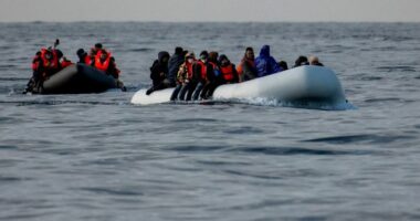 Përmbyset varka me emigrantë në Kanalin Anglez, raportohet për 10 të vdekur