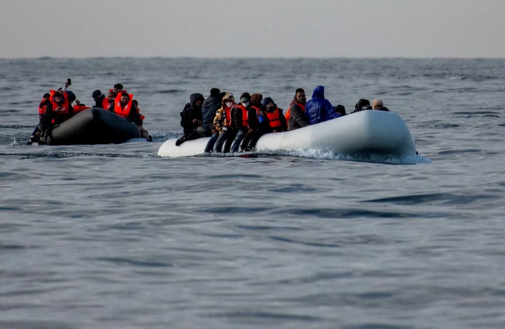 Përmbyset varka me emigrantë në Kanalin Anglez, raportohet për 10 të vdekur