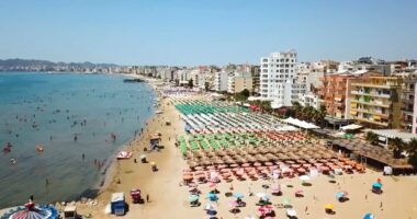 Çmime të përcaktuara për çadrat dhe shezlongët/  Qeveria miraton vendimin për të përcaktuar një tavan sipas bashkive