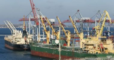 Raketat ruse dëmtuan portin në Odessa dhe një anije nga Antigua, katër të plagosur