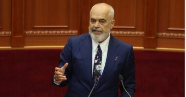“Do ikje nga politika po të kthehej Saliu…” Rama tallet me Bardhin: Më nxore mallin e Lulit. S’ka ngelur balerin pa tundur belin te Berisha