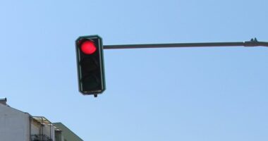 VIDEO/ Semafori më i shpejtë në botë “çmend” shoferët