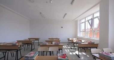 Shkolla “Fatos Lami”, gati për fillimin e ri të vitit akademik/ Rama: Përmirësim i kushteve për 700 nxënës e mësues