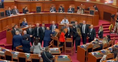 Kaosi në Kuvend/ PS kërkon masë disiplinore për dy deputetë të PD