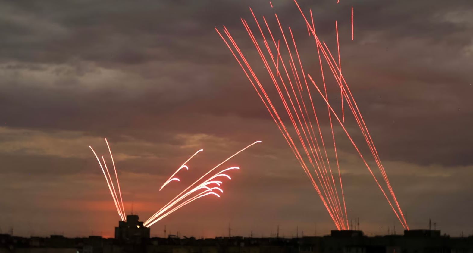 Ukraina rrëzon dhjetëra dronë të Rusisë