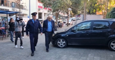 Gjyqi për Metën dhe të akuzuarit e tjerë, Pirro Xhixho mbërrin në GJKKO