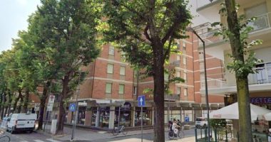 E rëndë në Itali, 14-vjeçarja shqiptare vdes pasi bie nga pallati