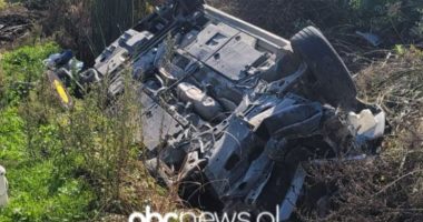 Aksident në Levan, makina përfundon në kanal