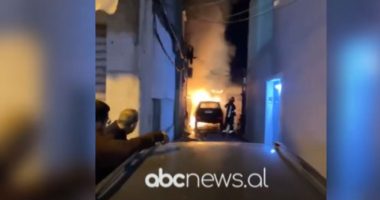 VIDEO/ Digjen dy makina në Shkodër, nisin hetimet