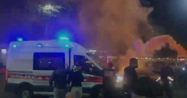 Nuk kursejnë as autoambulancën/ Po transportonte të lënduarit, sulmohet nga protestuesit