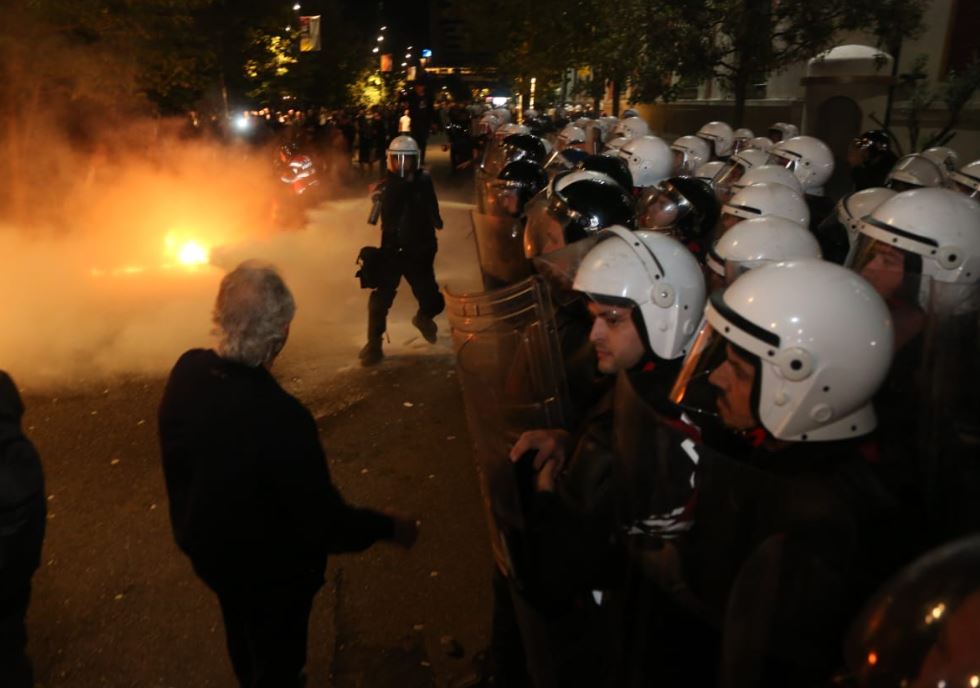 U lënduan gjatë protestës së opozitës, një efektiv dhe protestues ende në spital. Si paraqitet gjendja e tyre shëndetësore