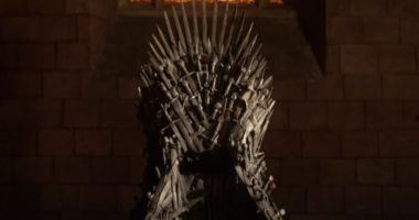 Froni i Hekurt nga “Game of Thrones” shitet në ankand për gati një milion e gjysmë dollarë