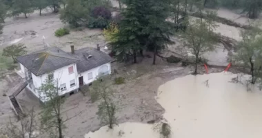 Përmbytjet në Itali/ Shënohet viktima e parë, situatë kritike në disa zona