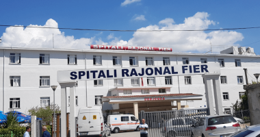 Fier/ 80-vjeçari përfundon në intubim, arrestohet autori që dhunoi çiftin e të moshuarve