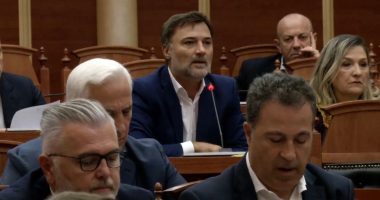 Tensionet në Kuvend/ Alibeaj-Spiropalit: Ktheni normalitetin. Kryeparlamentarja: Gati të ulemi në cdo kohë, por…