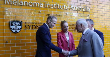 Mbreti Karli III vizitoi një klinikë të kancerit të lëkurës në Australi