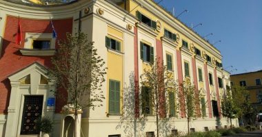 Protesta e opozitës para bashkisë/ Tiranë, bllokime të disa segmenteve rrugore