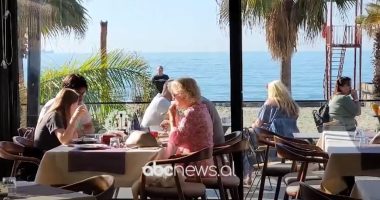 “Punonjësit sezonalë të paguhen gjithë vitin”/ Udhëzimi i qeverisë mirëpritet nga operatorët turistikë e punonjësit