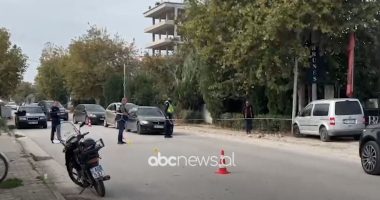 Aksident në Fier/ Biçikleta përplaset me motorin, përfundojnë në spital dy drejtuesit