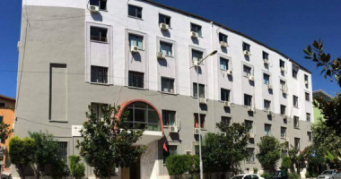 Gjykata e Durrësit lë në burg dy vëllezërit Farruku