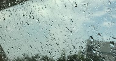 Parashikimi i motit, ulen temperaturat, vranësira dhe reshje shiu gjatë ditës