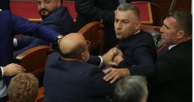 “Lejohen” grushtat në Kuvend/ Dhuna e Nallbatit ndaj Sinajt, SPAK: Nuk provohet goditja