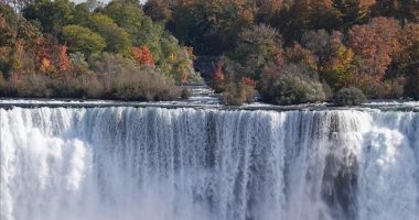 Ujëvara e Niagarës tërheq miliona vizitorë me bukuritë mahnitëse
