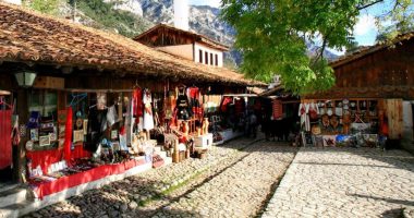 Media spanjolle: Vizitoni Shqipërinë për një ‘arratisje të minutës së fundit’