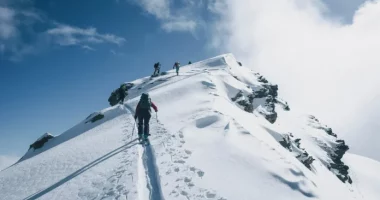 Media britanike “The Guardian”: Aventurë emocionuese skijimi në peizazhet e Bjeshkëve të Nemuna