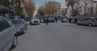 VIDEO/ Përplaset me një automjet, plagoset drejtuesi i motorit në Fier