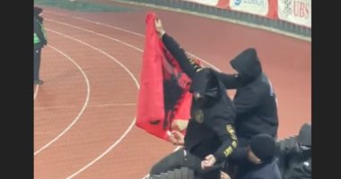 Tifozët serbë na djegin flamurin/ Ngjarja në ndeshjen ndaj Zvicrës në Ligën e Kombeve, mediat në Beograd: UEFA nuk do të ketë mëshirë