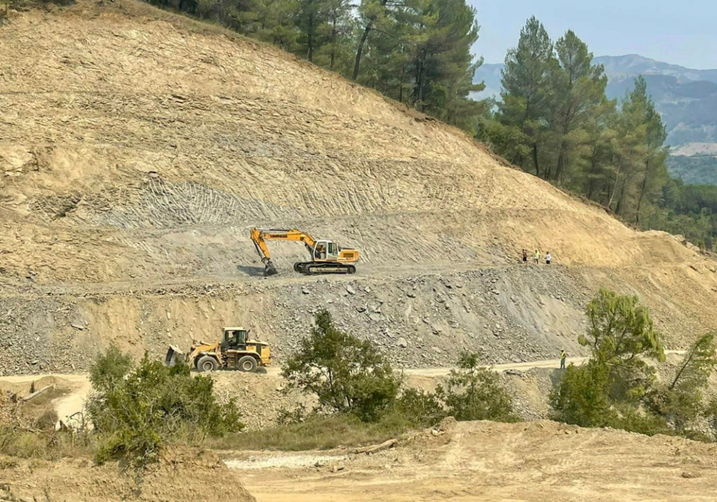 Gjenden mbetje kockore gjatë punimeve në rrugën “Ballaban-Berat”, dyshohet se i përkasin vendvarrimeve të vjetra