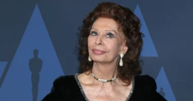 Sophia Loren: Shpresoj të mos dal kurrë në pension