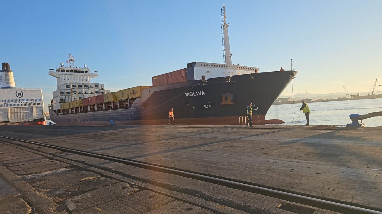 Shkarkohen dhe dërgohen në Spitallë kontejnerët me mbetje të dyshuara toksike, pritet marrja e kampionëve për analizat