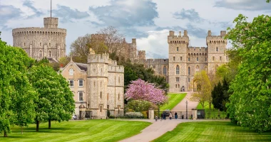 Hajdutët vjedhin dy automjete në territorin e kështjellës Windsor, ku ndodhej çifti mbretëror